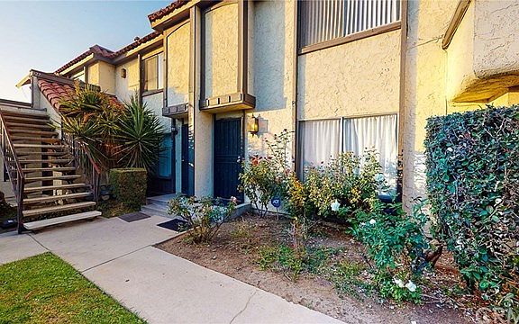 3rd image of 923 Cabrillo Dr #B