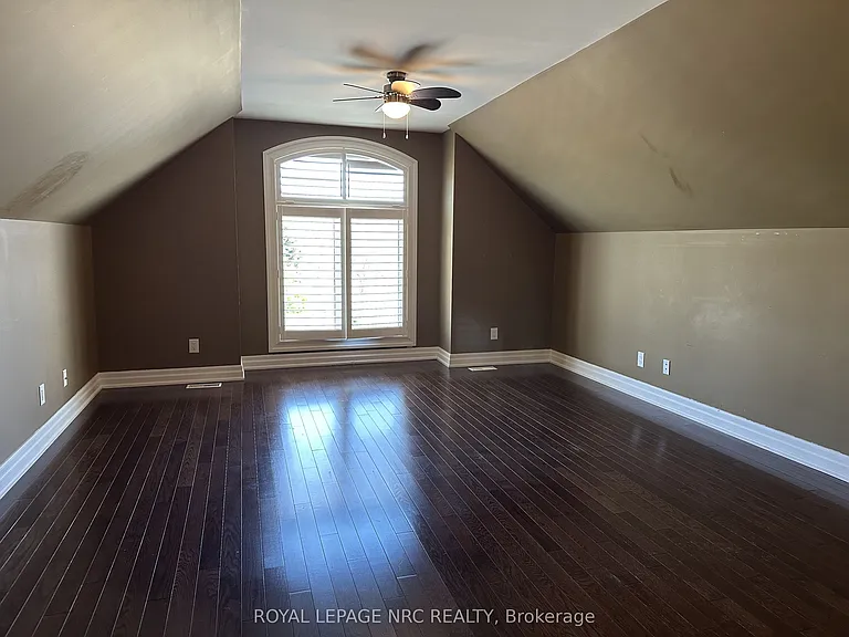 7 Sapphire Ct N — Photo 26