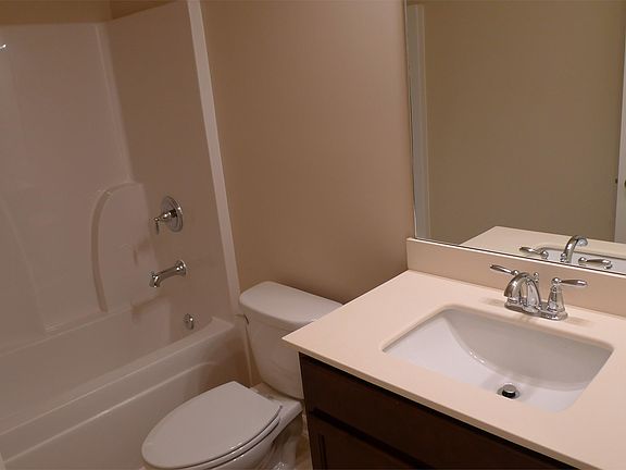 4th image of 92 Greenfield Dr
