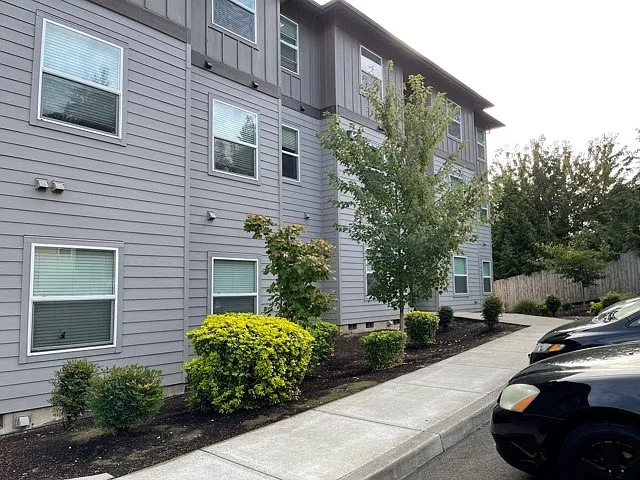 Building Photo - 644 River Valley Dr NW