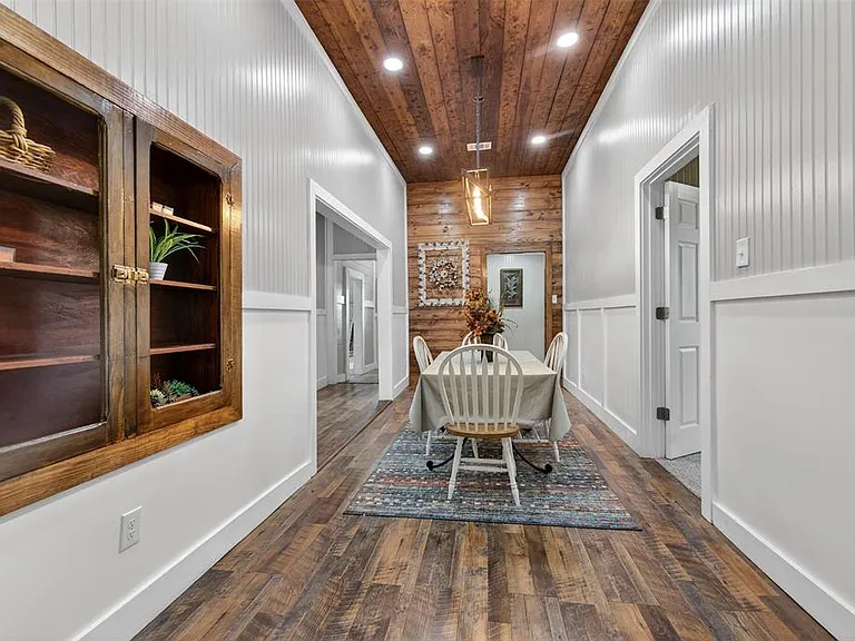 909 N Howard St — Photo 3
