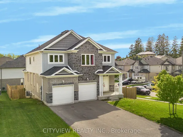 28 Hartfield St, Ingersoll, ON N5C 0C4
