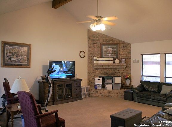 3rd image of 121 Oak Knoll Cir