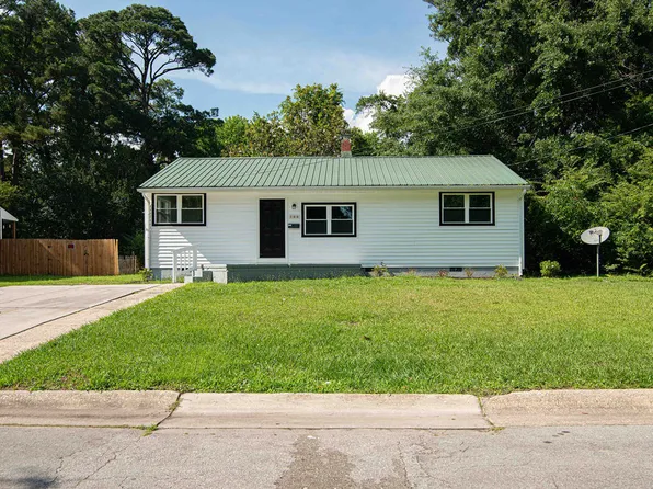 100 Banks St, Jacksonville, NC 28540