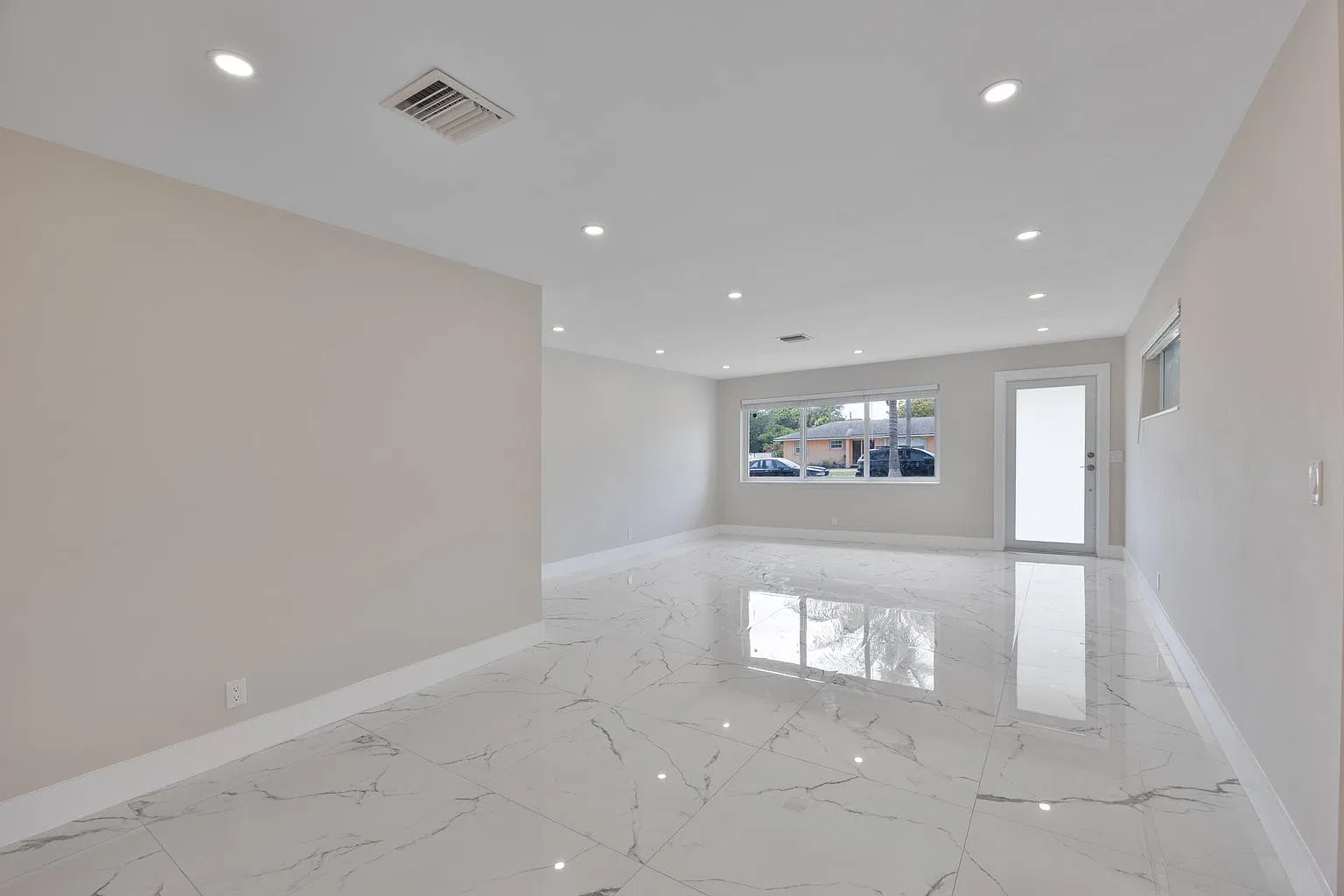 3 bed, 1341 sqft, $3,300 — Photo 1