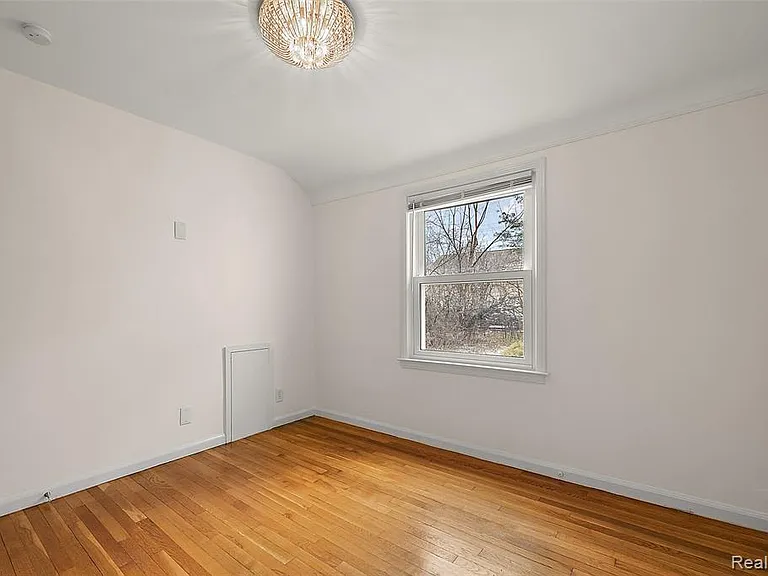 2046 Yorkshire Rd — Photo 28