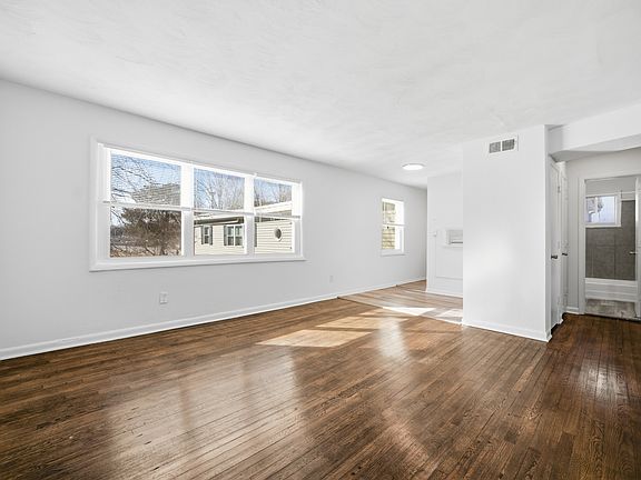5th image of 642 Dresden Dr