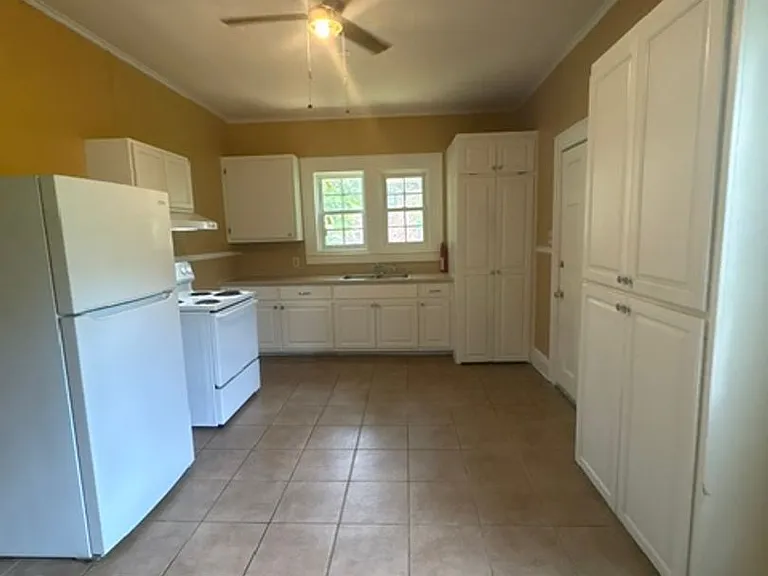 338 N Church St — Photo 12