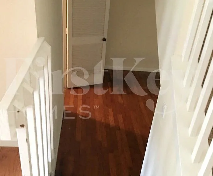 3090 Meadowview Ln — Photo 5