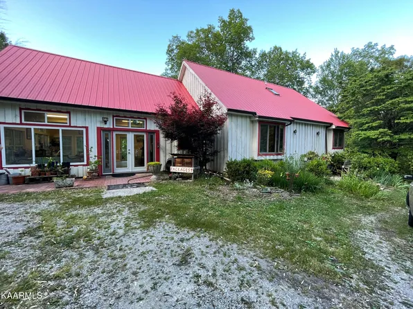141 Central Ave, Robbins, TN 37852
