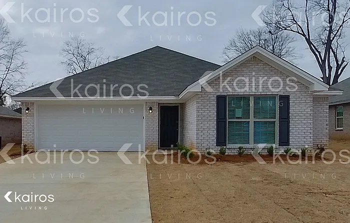 820 Heather Dr — Photo 1