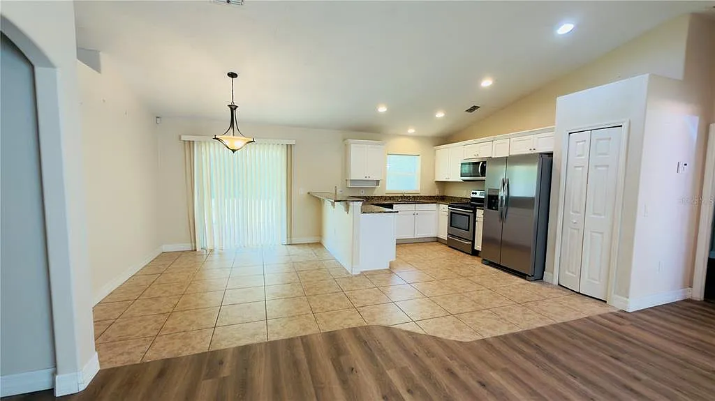 3 bed, 2.0 bath, 1312 sqft, $2,200 — Photo 4