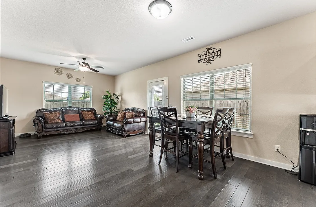 3 bed, 1494 sqft, $2,300 — Photo 4