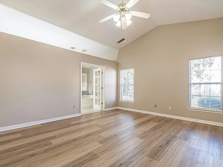 5755 Lakeview Cir — Photo 42