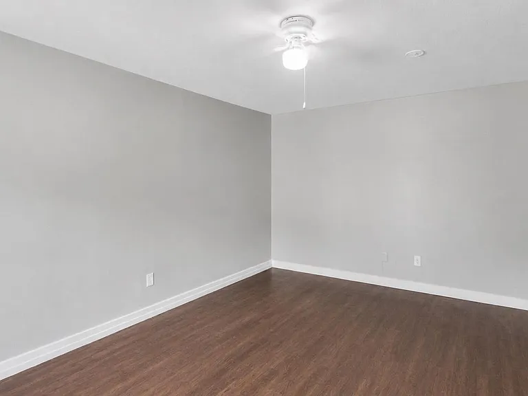 122 E Crosstimbers St #117 — Photo 2