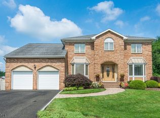 14 Winfield Ct, Fairfield, NJ 07004