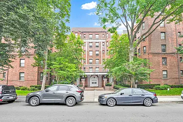 84-51 Beverly Road, #5P