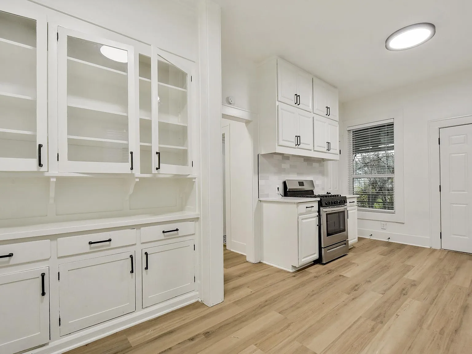 5 bed, 1834 sqft, $9,300 — Photo 3