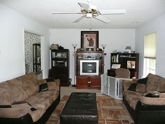 3rd image of 807 Huff Dr