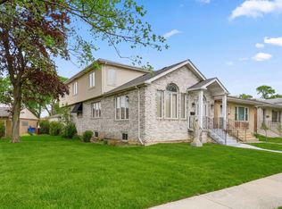 6916 W Forest Preserve Dr, Harwood Heights, IL 60706