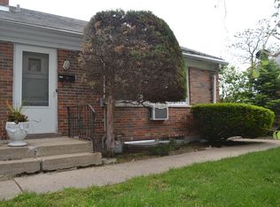 1419 Brown Ave #A, Evanston, IL 60201