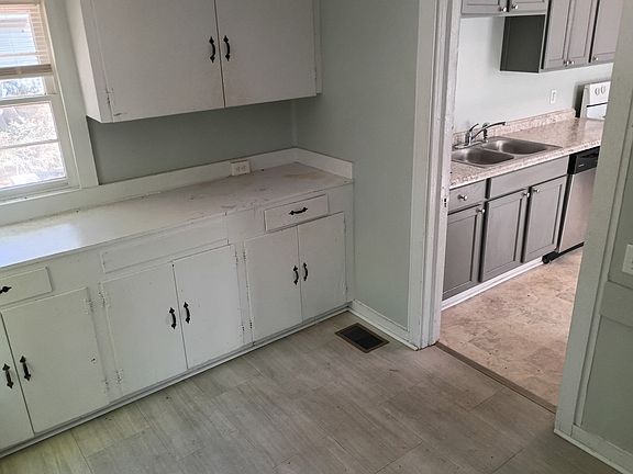 4th image of 1450 Kingston Rd