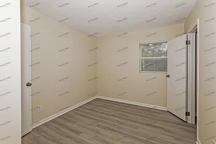 8355 Dunellen Ln — Photo 7