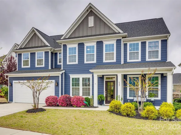 822 Flatwater Ct, Fort Mill, SC 29708
