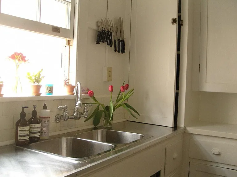 5332 1/2- kitchen