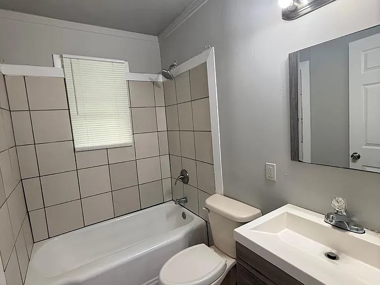 106 Porter St SW #A — Photo 9