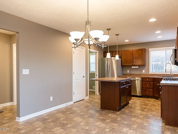 3rd image of 6650 Westshire Dr