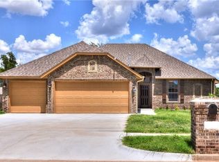 720 SW 12th St, Moore, OK 73160