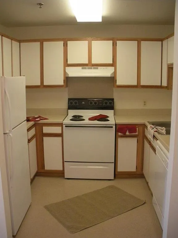 Building Photo - 810 E 8th St #103