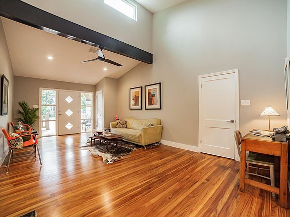 4th image of 1806 Romeria Dr