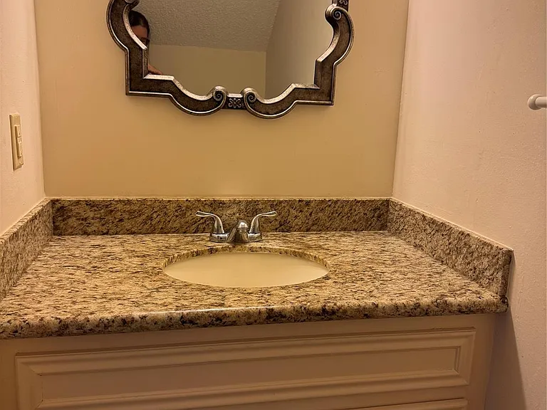 13784 Hollowgreen Dr — Photo 7