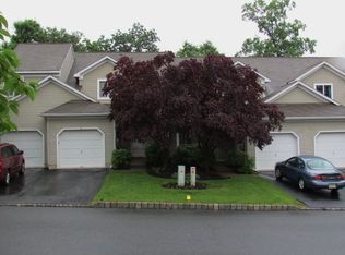 3 Pale Star Ct, Hamburg, NJ 07419