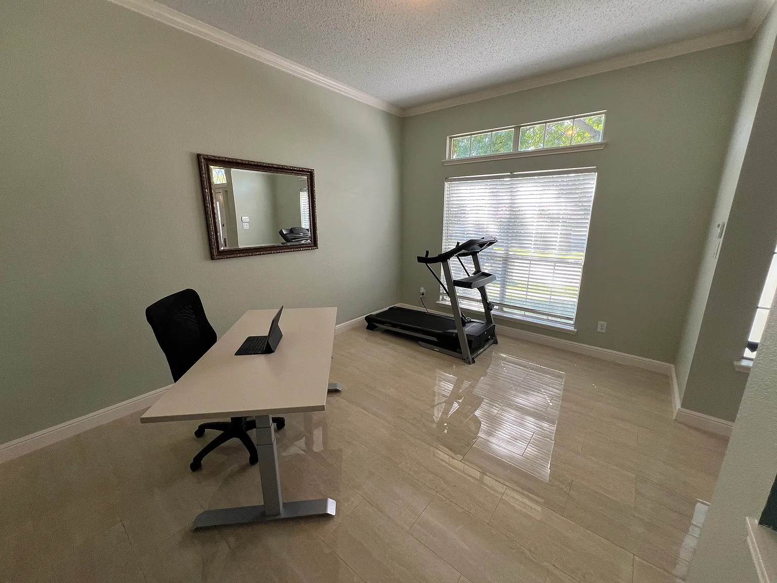 4 bed, 2.5 bath, 2471 sqft, $5,500 — Photo 2