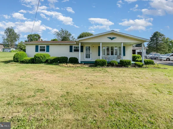 1743 W Main St, Valley View, PA 17983