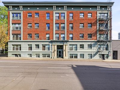 1631 NW Everett St APT 202, Portland, OR, 97209