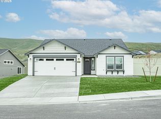 885 Yoss Pl, Cottage Grove, OR 97424