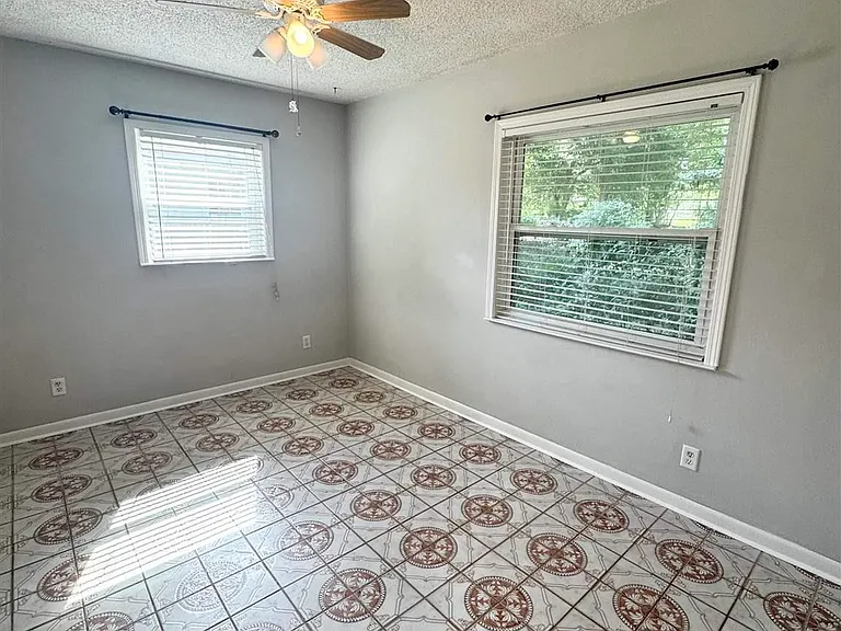 802 Blue Springs Dr — Photo 19