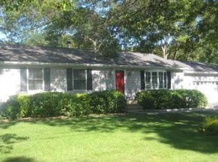 9 S Pond Trl, Ridge, NY 11961