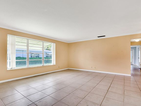 4th image of 160 South Blvd APT A