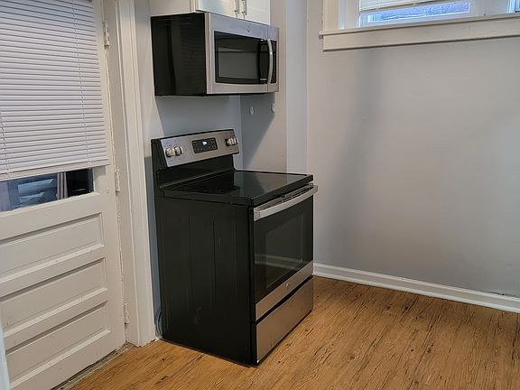 4th image of 1670 Lauderdale Ave APT 1
