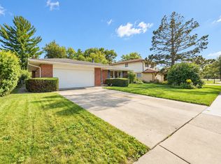 1723 E Maya Ln, Mount Prospect, IL 60056