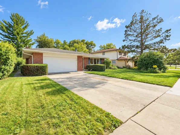 1723 E Maya Ln, Mount Prospect, IL 60056