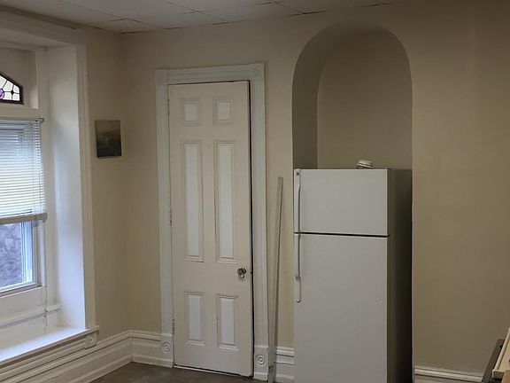 Large Eat in Kitchen 2nd pic