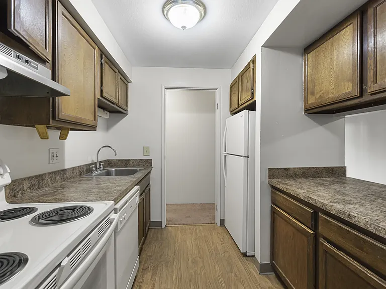Greenwich Manor Apartments — Photo 76
