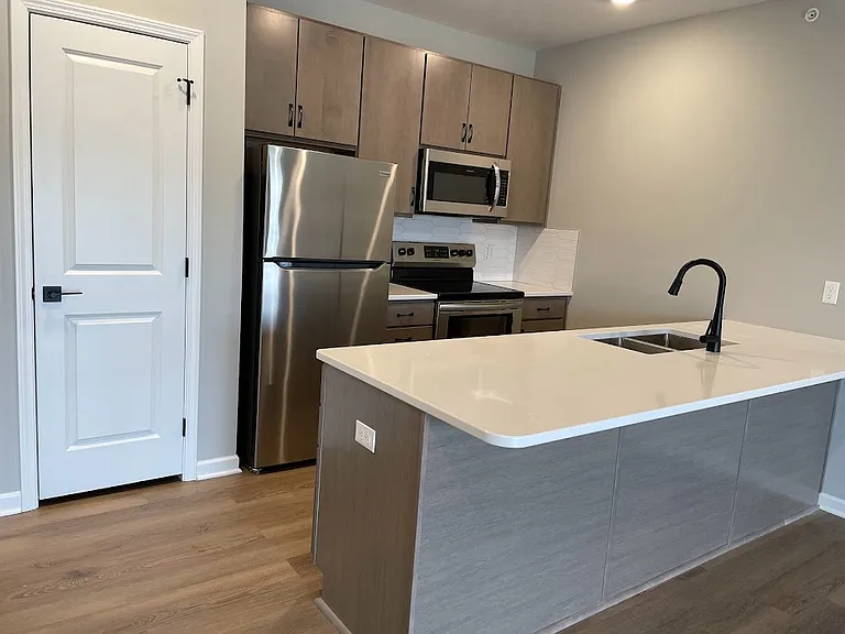 The Creek Apartments — Photo 13