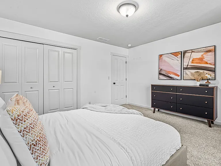 246 W Colchester Dr — Photo 44